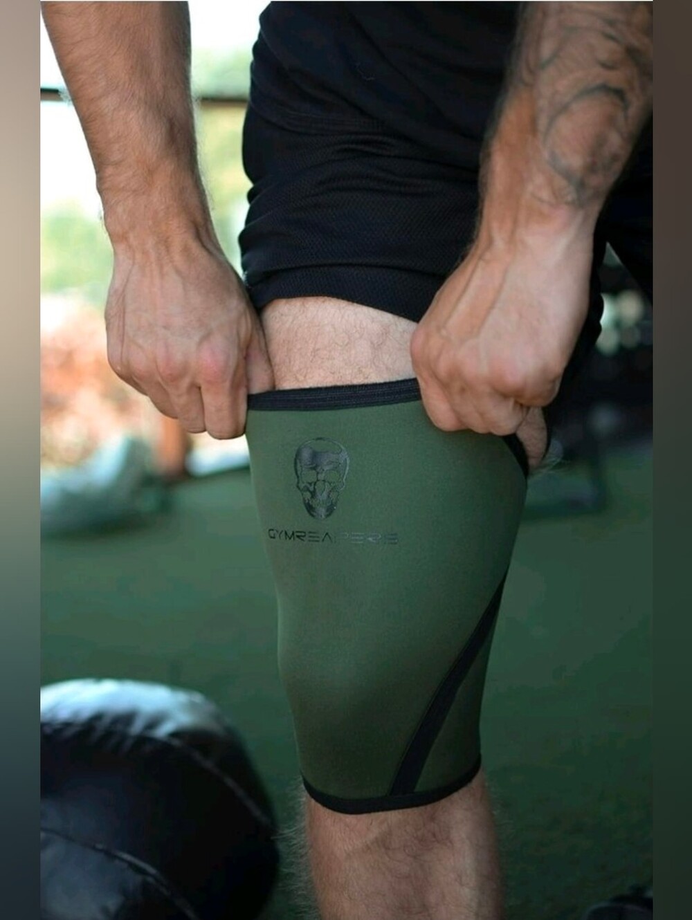 Gymreapers Single Knee Sleeve Size Small Green Black Weightlifting